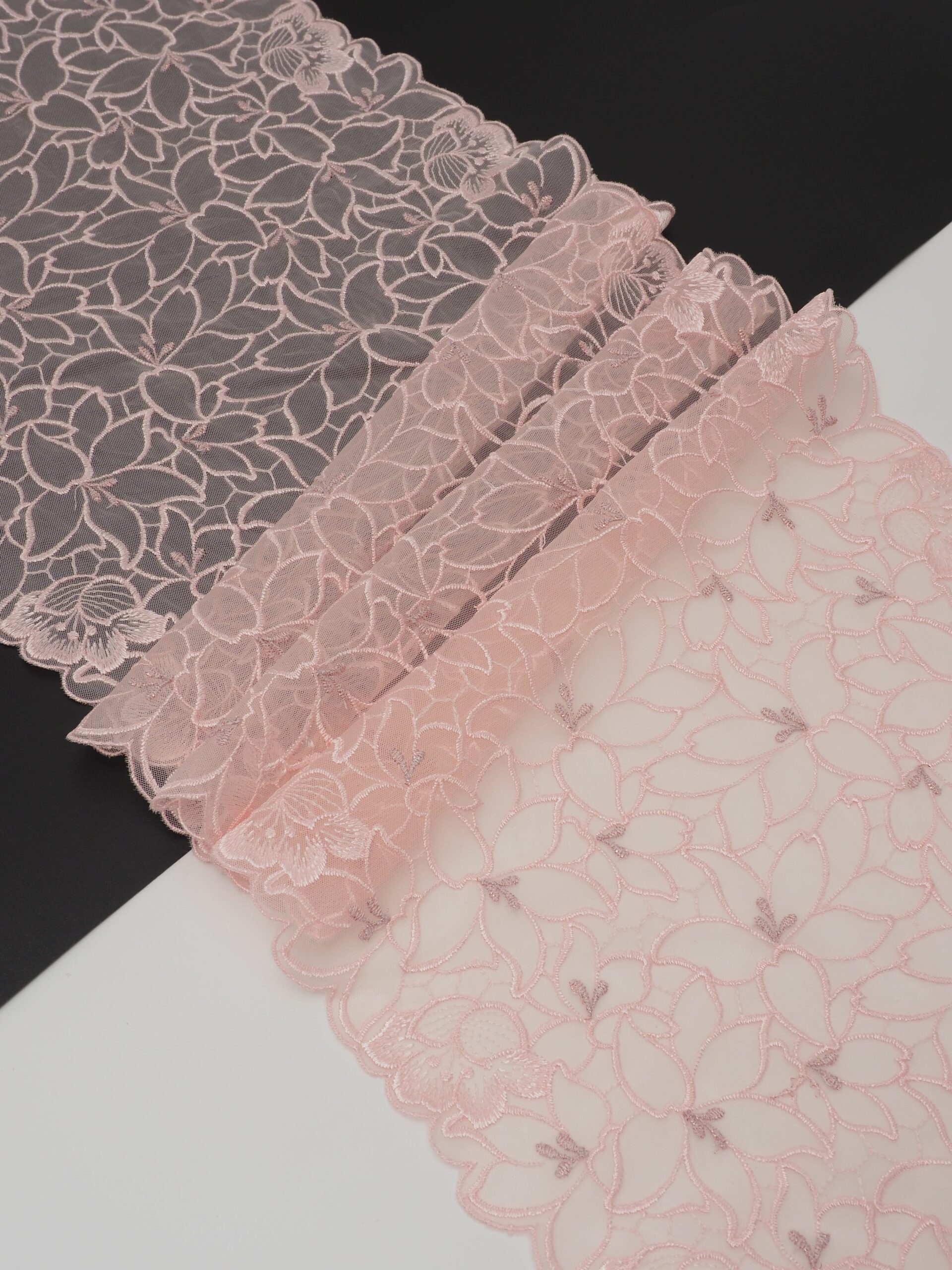 Вышивка на сетке пудровая неэластичная ширина 23 см