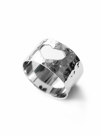 Серебряное широкое битое кольцо 