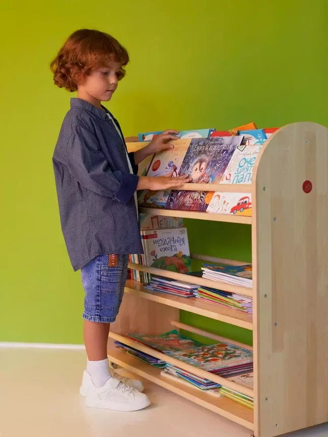 Мобильная библиотека для дошкольников младшей группы / 44 книги, 3-4 года / мобильный стеллаж