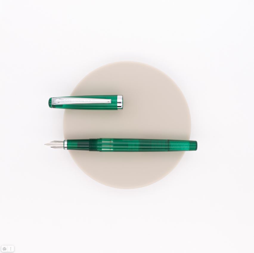 Перьевая ручка Noodler's Creaper, США. Гибкое перо (0.5 мм - 2 мм). Цвет Maximilian Emerald. Распроданы. Оставьте, пожалуйста, заявку по email pennostalgia@mail.ru . Скоро закажем.