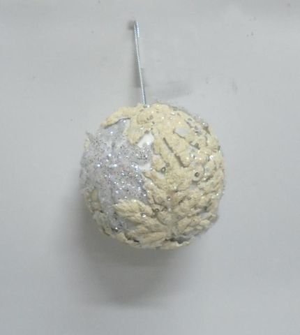 Шар с листьями 10см ChristmasDeLuxe premium collection белый/серебряный