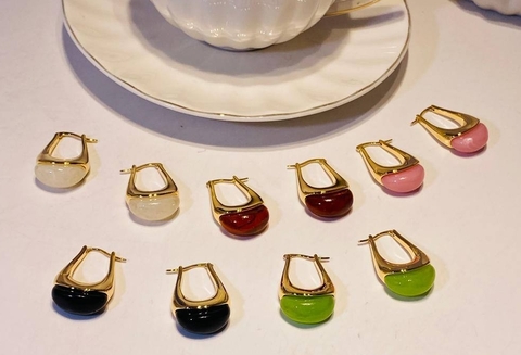 Серьги с подвеской капля с цветной вставкой в стиле CELINE в винтажном стиле Серьги с подвеской капля с цветной вставкой в стиле CELINE в винтажном стиле