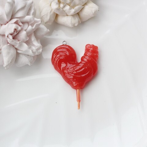 Подвеска Петушок на палочке, красный, 40*40 мм, S001