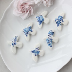 Подвеска фарфоровая Птичка (белый с синим) 34*42 мм S046