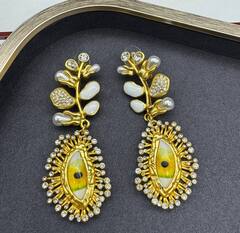73128-sergi-v-stile-schiaparelli-s-podveskami-glaza