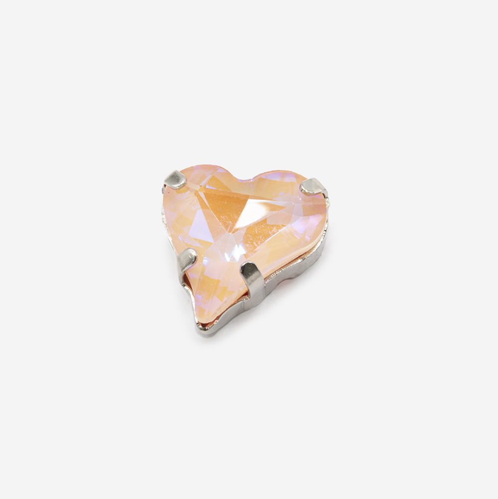 Кристалл в форме сердца в цапах, оттенок 