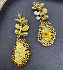 73128-sergi-v-stile-schiaparelli-s-podveskami-glaza