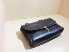 Сумка бардачок кожаная для велосипеда , мотоцикла , самоката , коляски и прочего. Цвет коричневый.