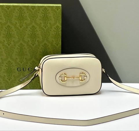 Маленькая сумка на плечо Gucci Horsebit 1955 белый