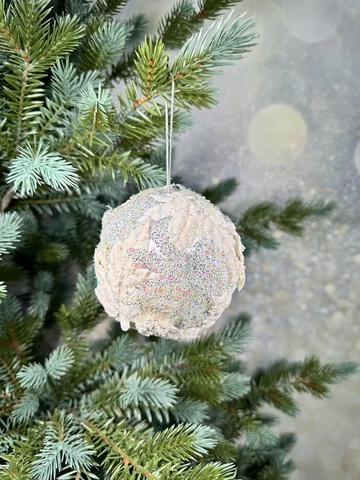 Шар с листьями 10см ChristmasDeLuxe premium collection белый/серебряный