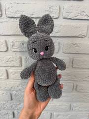 Игрушка Зайчик плюшевый вязаный