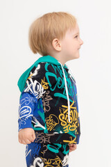 жакет  для мальчика  КР 302650/черный,яркое граффити к526