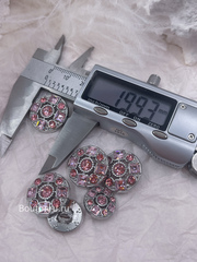 Пуговицы серебристые с розовыми камнями стразами