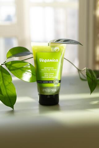 Bio World Veganica Гель-скраб для лица обновляющий 