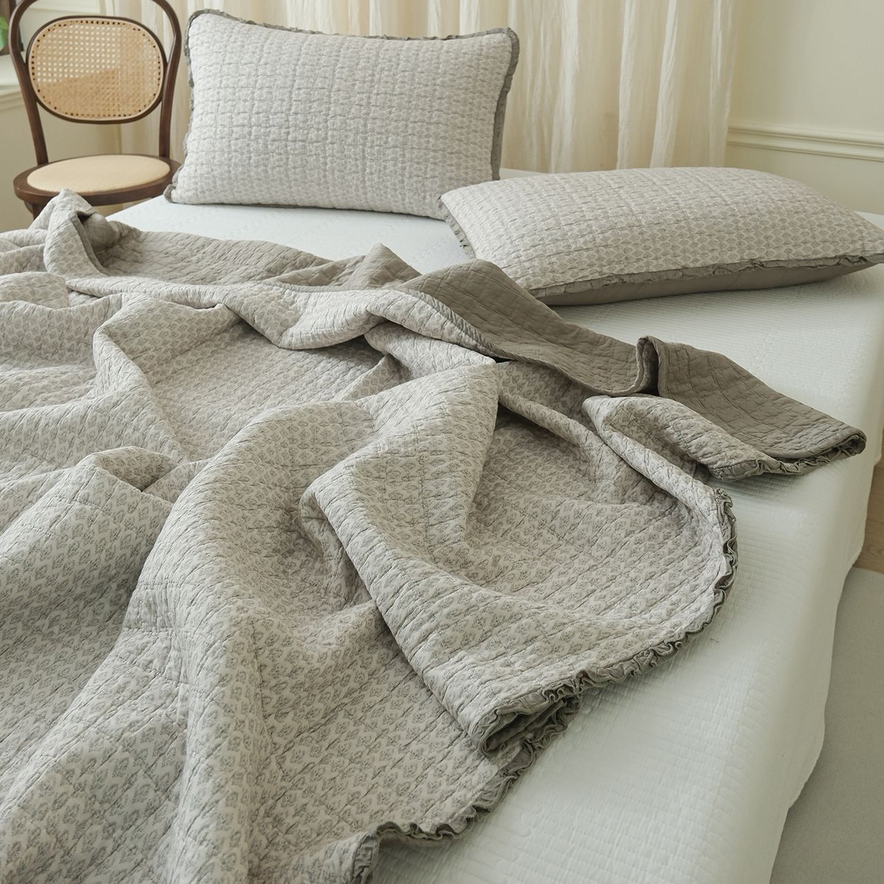 Покрывало Zephyr Home 230x250 Серые  Цветочки