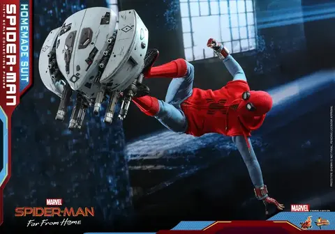 Фигурка Человек паук масштаб 1/6 Человек-паук Вдали от домам Hot Toys