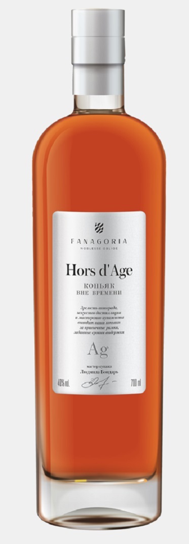 Коньяк России пятилетний ВНЕ ВРЕМЕНИ 0,7л.