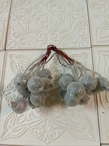 ягоды во льду , цвет серебро , 20 ягод