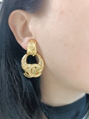 Серьги крупные CHANEL из латуни с круглыми подвесками