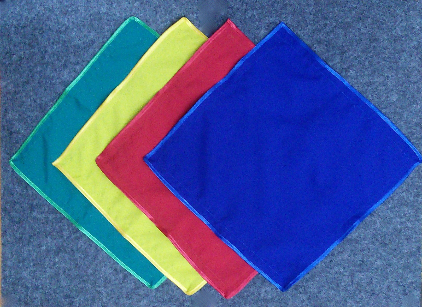 Маркировка платков. Платочки для детского сада. Разноцветные платки для детей. Цветные платочки для детского сада. Платок на физкультуру.