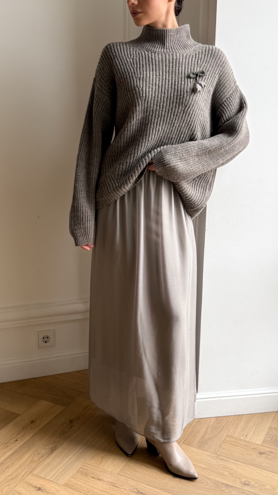 Брошь ручной работы в виде ягодок