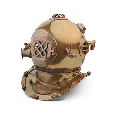 Старинный водолазный шлем