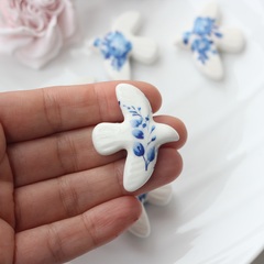 Подвеска фарфоровая Птичка (белый с синим) 34*42 мм S046