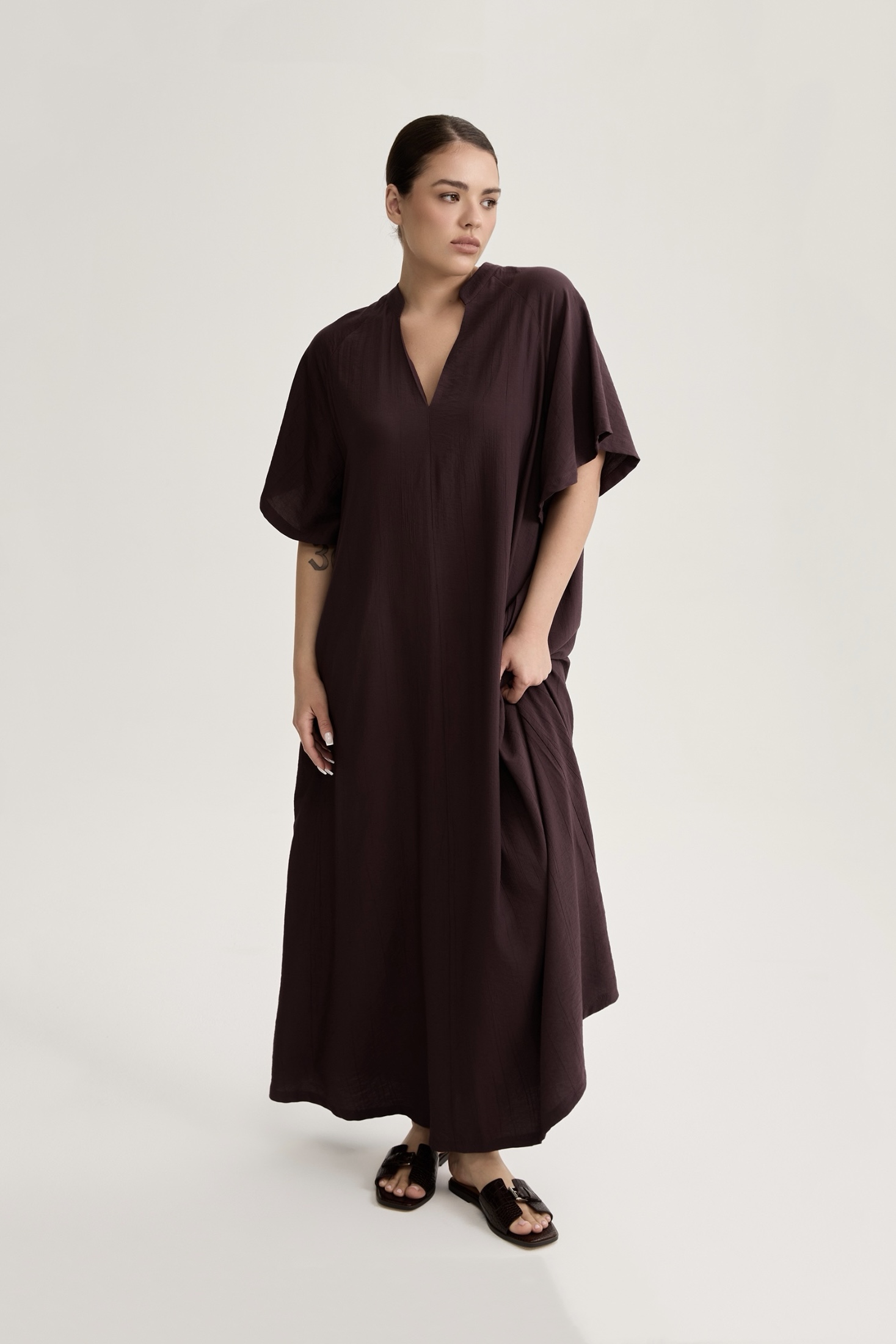 Платье-туника из жатой вискозы, трюфель