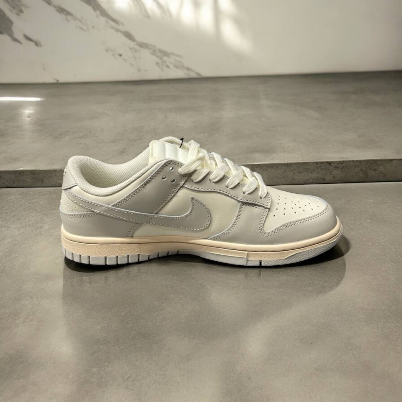 Nike SB Dunk Low • Light Bone – купить в СПб или с доставкой за 5 490 ₽ |  ONYX SHOP - Мультибрендовый магазин одежды, обуви и аксессуаров в СПб