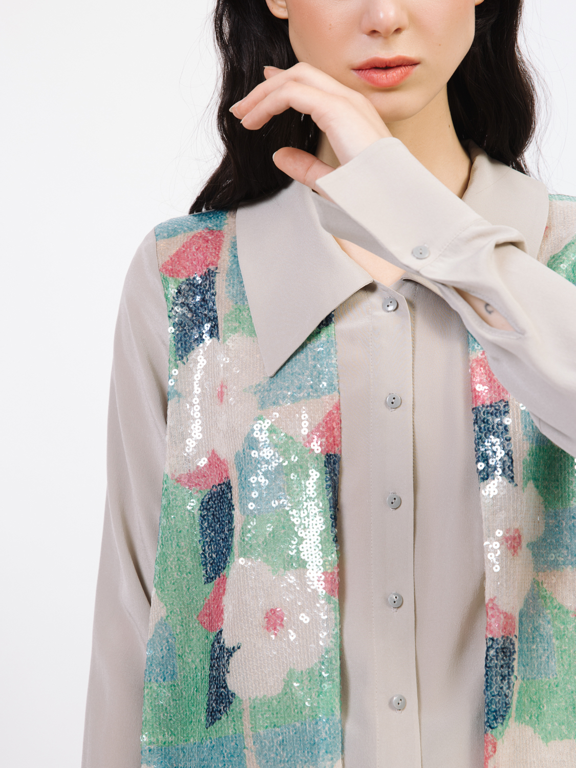 Блуза декорированная пайетками
