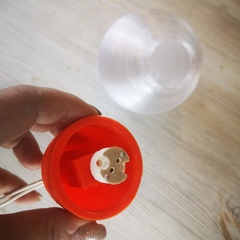 Плафон с широким основанием на резьбе. 10см. Пластик