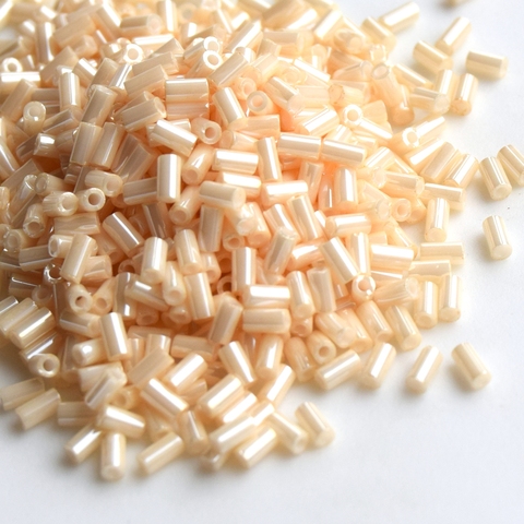 Стеклярус Тохо 3 мм 0123 кремовый перл/ Toho bugles 3mm