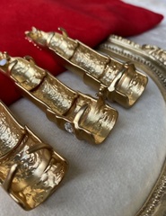 84551 - Кольцо на весь ПАЛЕЦ в стилистике SCHIAPARELLI цвет сатинированное золото