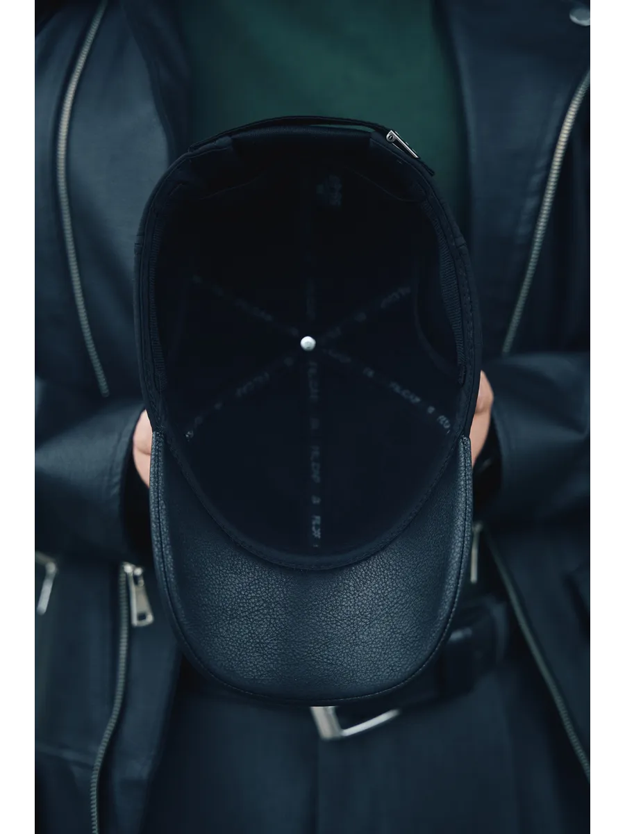 Кепка утепленная с ушками плащевка кожаный козырек