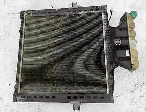 Радиатор охлаждения двигателя водяной для грузовых автомобилей МАН ТГС. Запчасть б.у.    Оригинальные номера MAN: 81061010069.