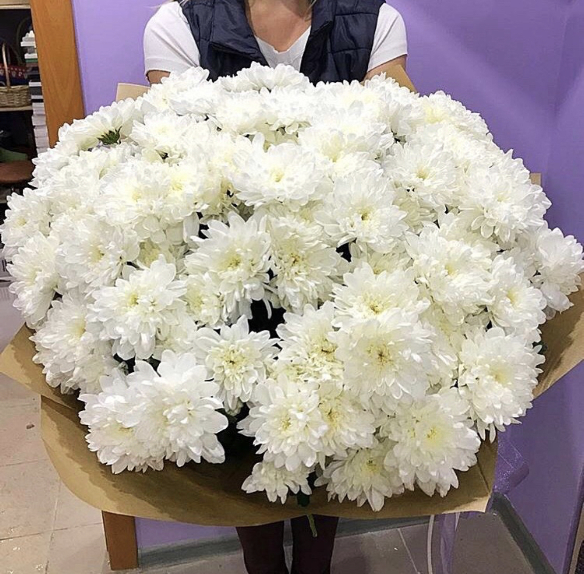 19 Одноголовых хризантем белых