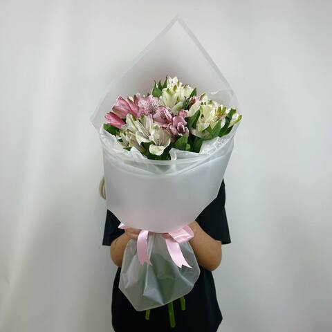 Букет- комплимент из альстромерий