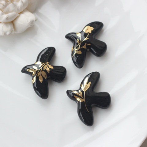 Подвеска фарфоровая Птичка (черный с золотом) 34*42 мм S041