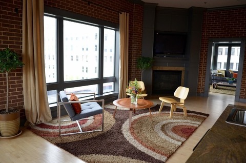 Стол Eames Moulded Plywood