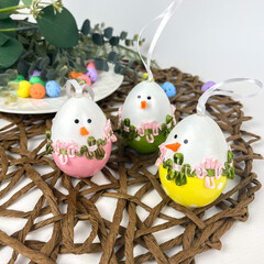 Пасхальный декор, Яйцо разноцветное пластиковое, Курочка ажурная, 4*6 см, цвет микс, набор 3 шт.