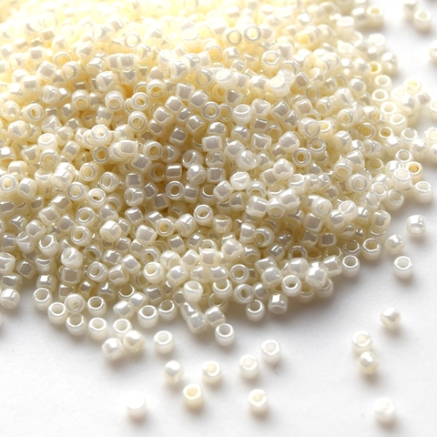 Бисер Тохо круглый 15/0 0122 молочный перл