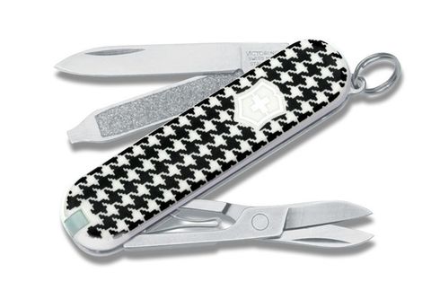 Нож-брелок Victorinox Classic limited edition Pepita (0.6223.L1005) лимитированное издание 2010 г. | Wenger-Victorinox.Ru