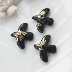 Подвеска фарфоровая Птичка (черный с золотом) 34*42 мм S041