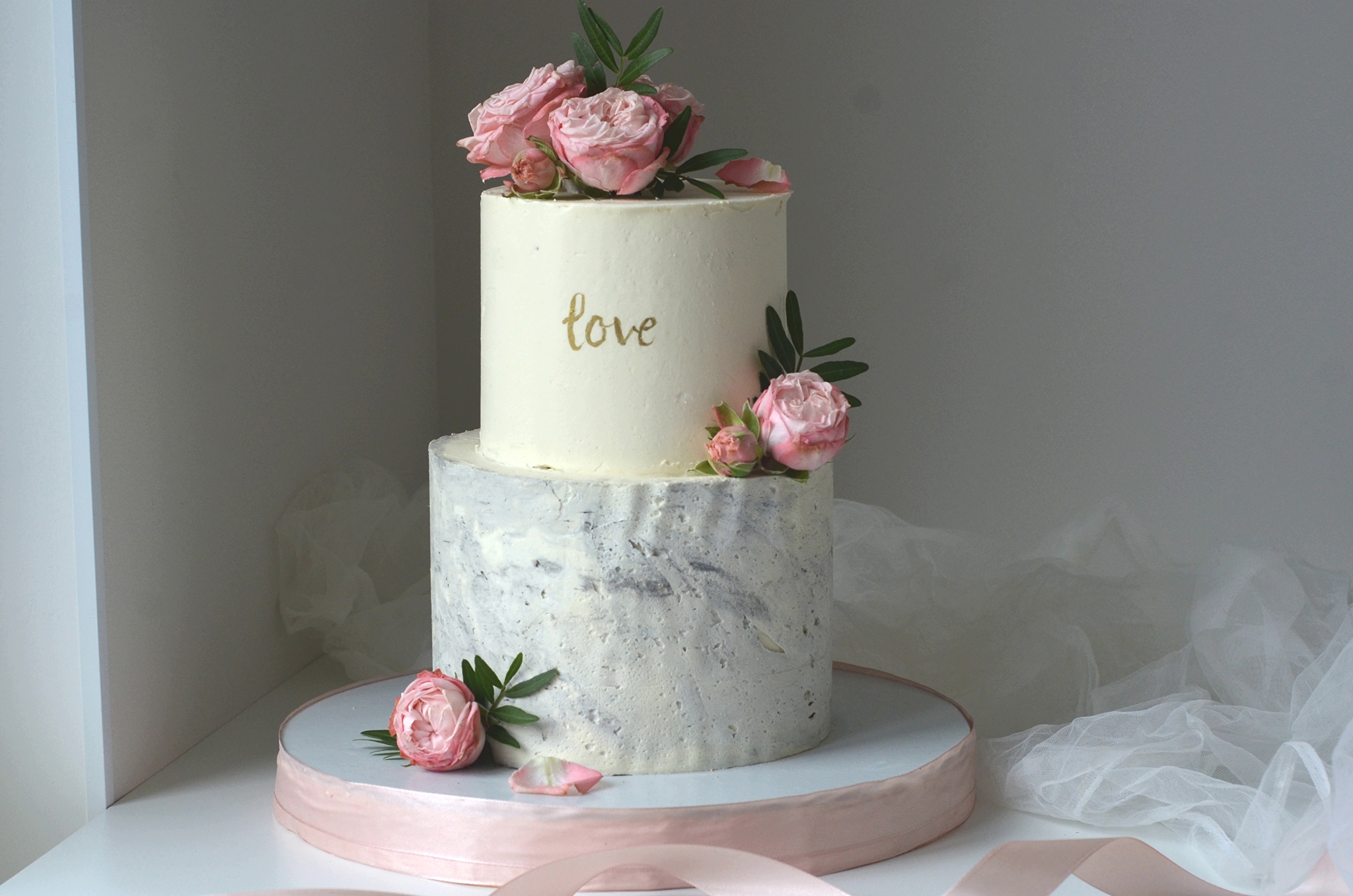 Свадебный торт двухъярусный - 75 фото