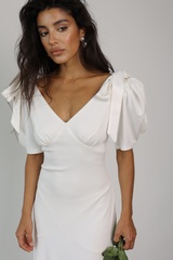 Платье белое с белыми бантами