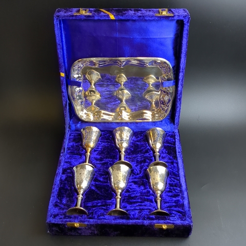 Набор из шести рюмок с подносом в оригинальном футляре, сплав металлов, Индия