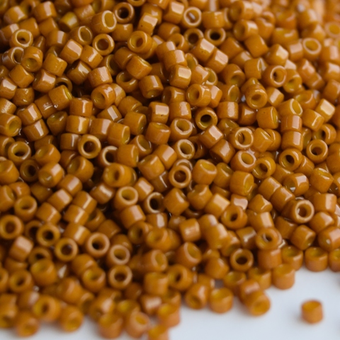 DB-2110 Бисер цилиндрический Миюки делика 11/0 Тост непрозрачный /Miyuki delica 11/0 Duracoat Opq Toast