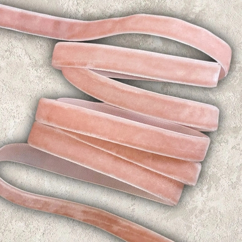 Лента бархатная 1 см нежно-розовый №13 (1метр)