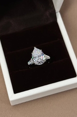 Кольцо GRAFF из серебра с камнем в огранке капля, размер 4ct карата