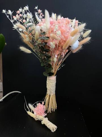 Букет невесты из стабилизированных цветов.